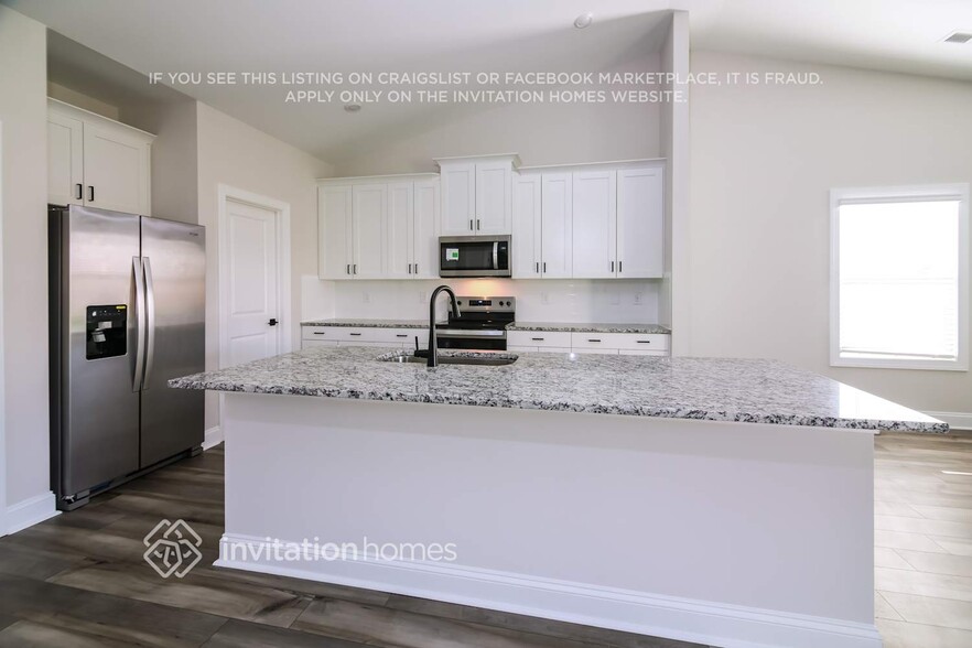 Building Photo - 404 Azalea Gaze Dr