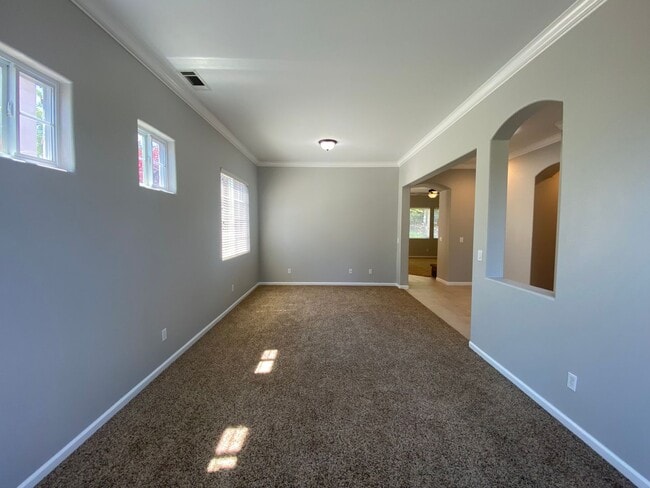 Building Photo - 4 bedroom in Paso Robles