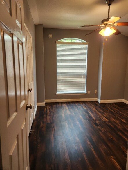 Building Photo - 5502 Red Pine Dr