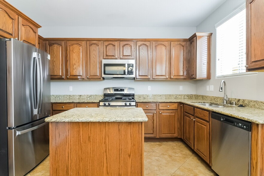 Building Photo - 649 Summit Valley Ln