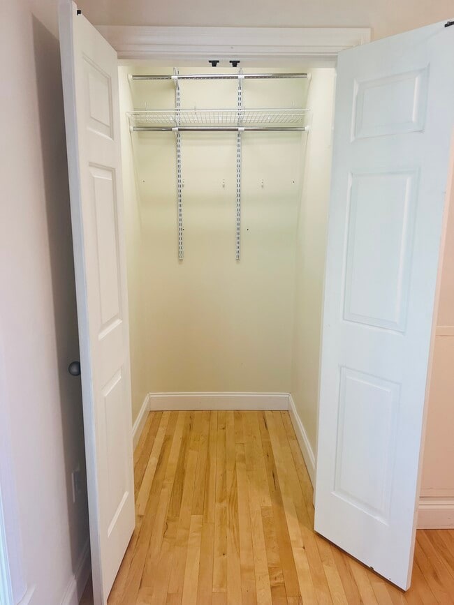 Building Photo - 567 W King St