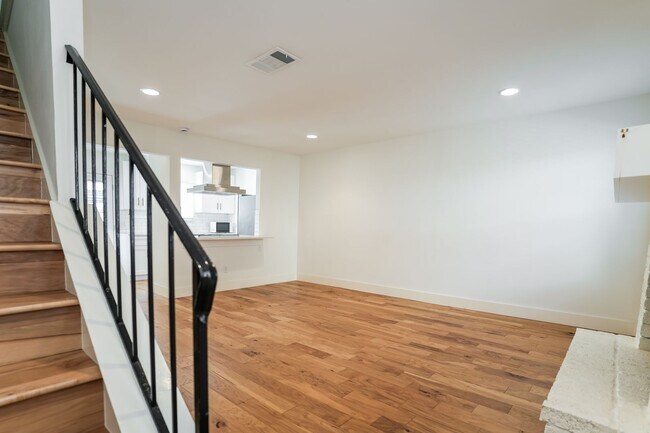 Building Photo - Beautiful 2 bedroom, 2 bathroom condo in Galindo!!!