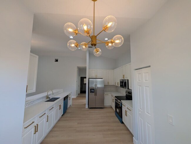 Building Photo - Luxury-Style 3BR Home in Prime West Palm Beach Location