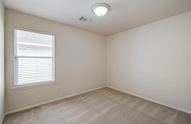 Building Photo - 14555 Gleaming Rose Dr