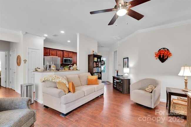 Building Photo - 28112 Song Sparrow Ln