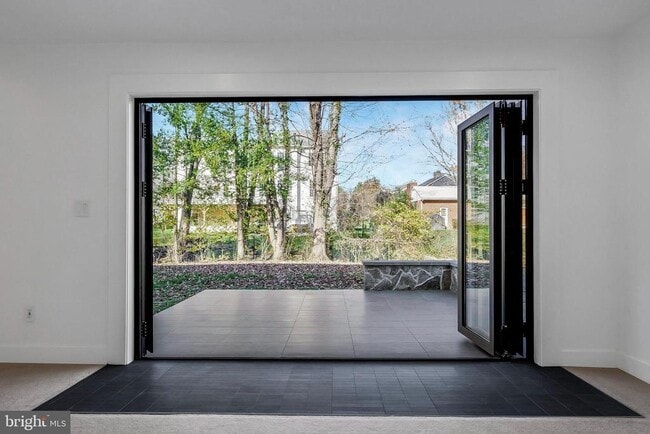 Building Photo - 6810 Weaver Ave