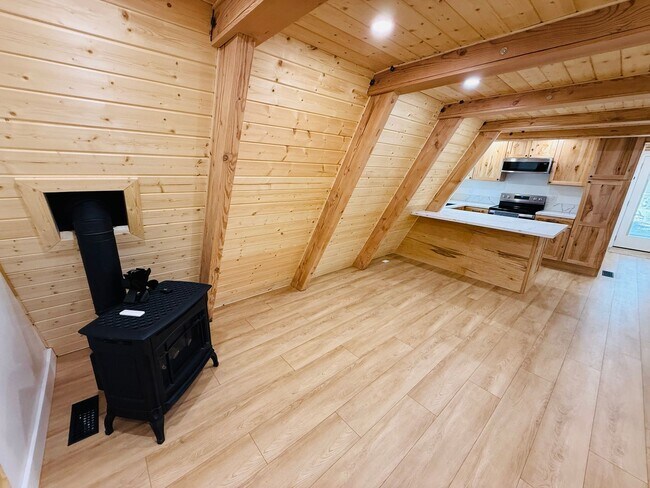 Building Photo - 3 bed 2 bath home for rent in South Lake Tahoe