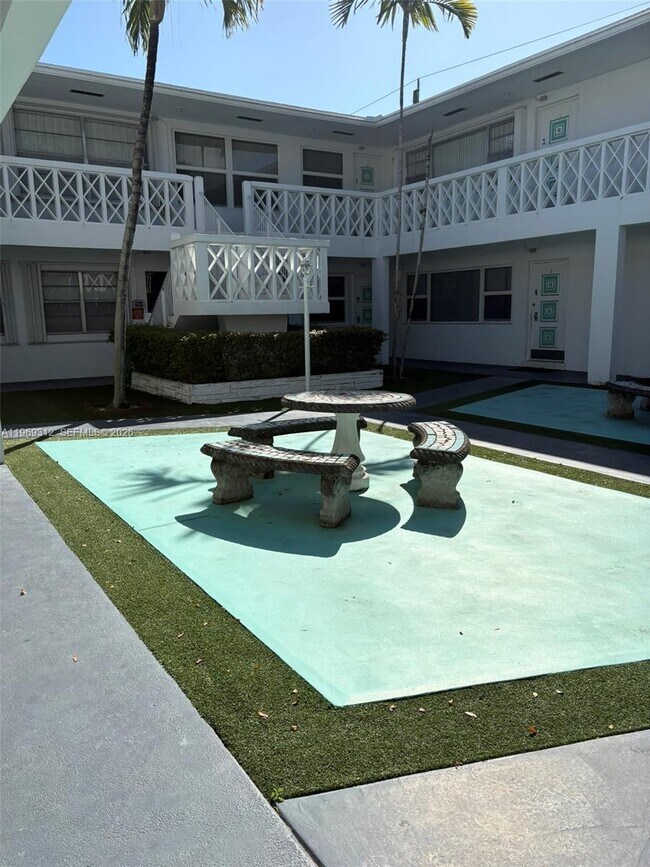 Building Photo - 1005 S 17th Ave