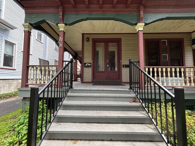 Building Photo - 27 Vick Park B