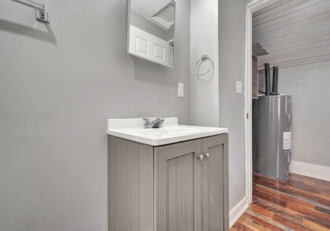 Building Photo - 820 Charleston St