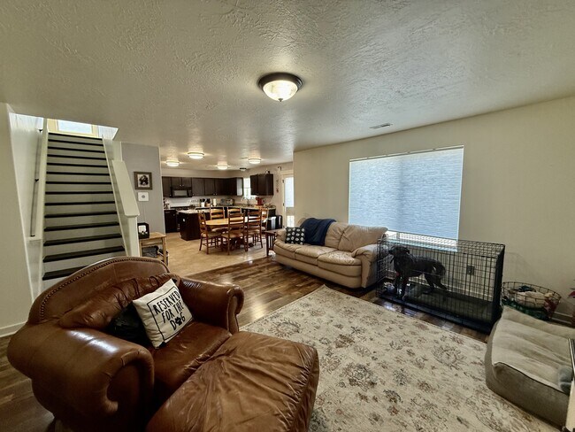 Building Photo - 722 S Willow Park Dr