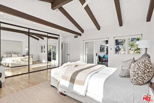 Building Photo - 249 Rees St