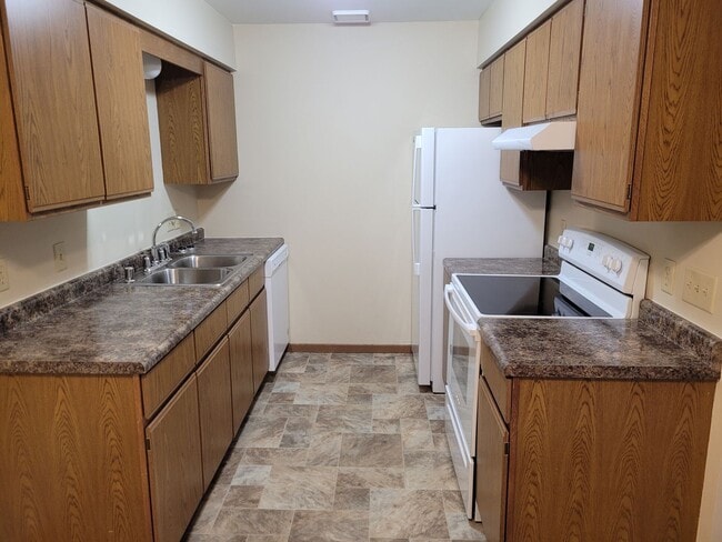Building Photo - 2240 Sylvan Way