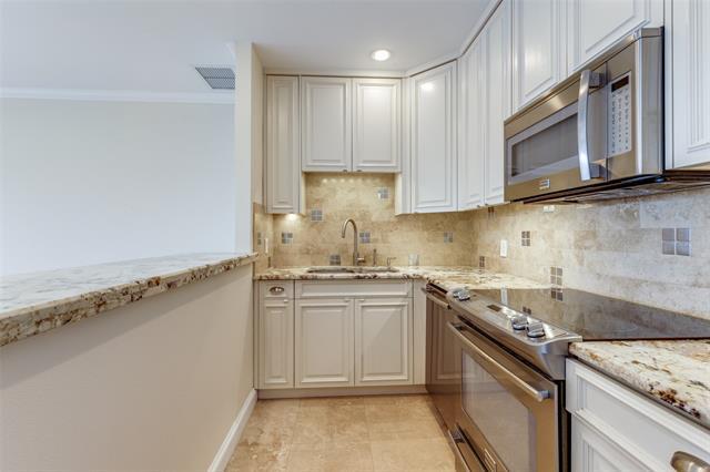 Building Photo - 6211 W Northwest Hwy