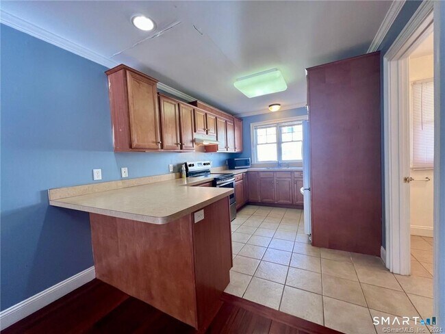 Building Photo - 527 W Thames St