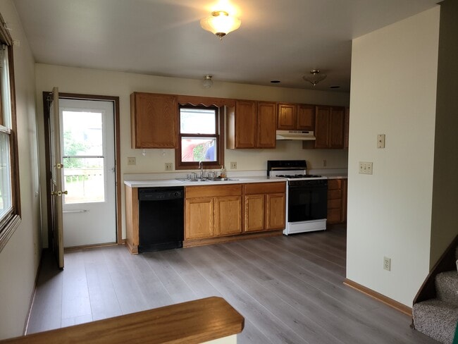 Building Photo - 5028 46th Ave