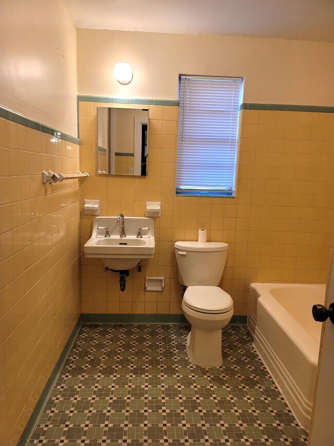 Building Photo - 4362 W Midway Rd