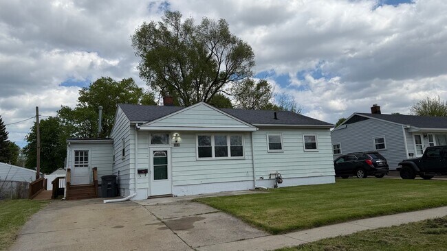 Building Photo - ***NEW ON THE MARKET 4 BEDROOM POINT PLACE HOME....DRIVE BY TO CHECK IT OUT***