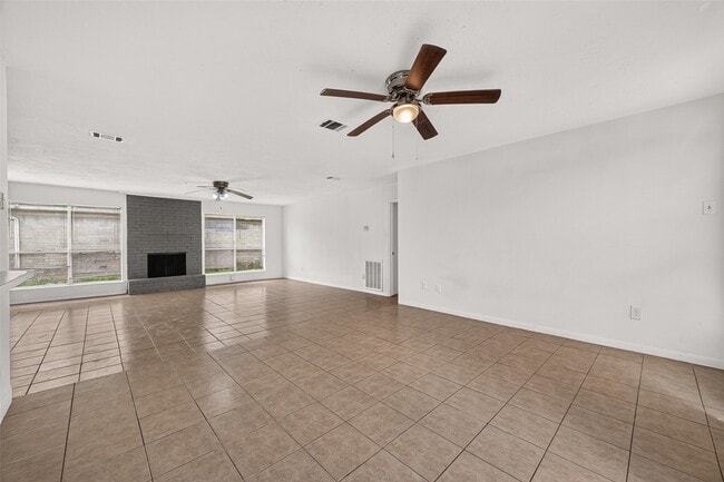 Building Photo - 2523 Creekway Cir