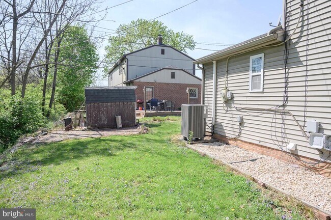 Building Photo - 948 Homeland Dr