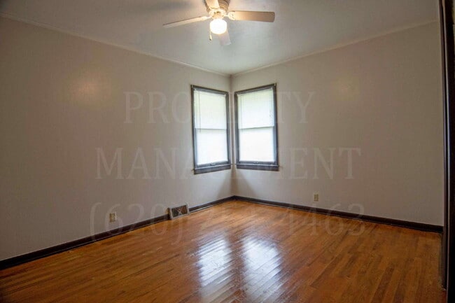 Building Photo - Charming 2-Bedroom Duplex
