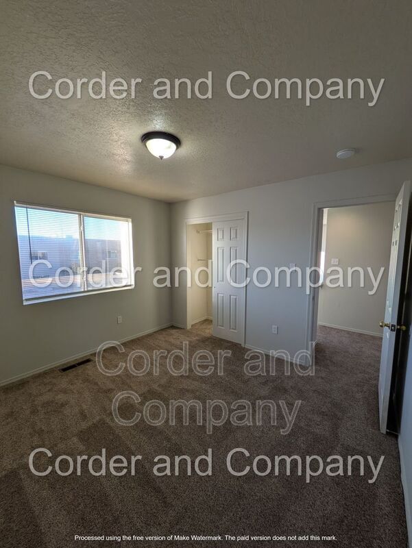 Building Photo - 11243 Campo Del Oso Ave NE