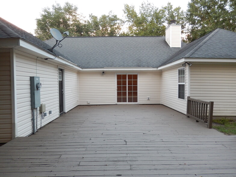 Very Large Deck with Fenced Back Yard - 319 Southern Comfort Dr