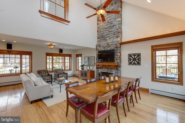 Building Photo - 1057 Vista Dr