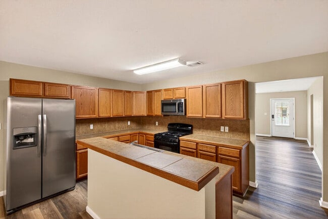 Building Photo - 10261 English Manor Dr