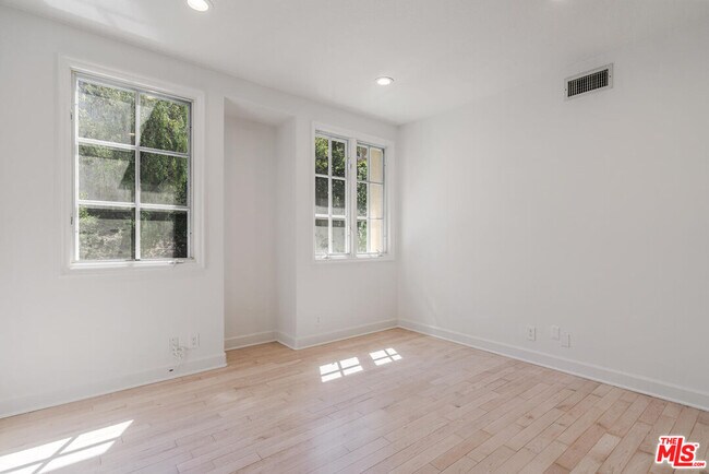 Building Photo - 2370 Brookshire Ln