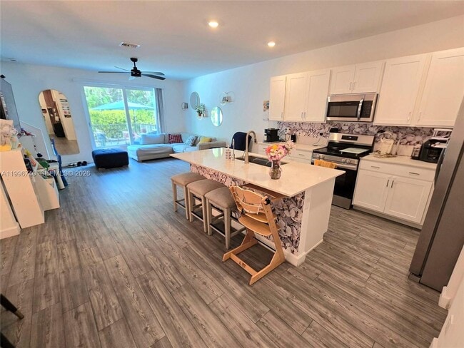 Building Photo - 4591 Hollister Ave