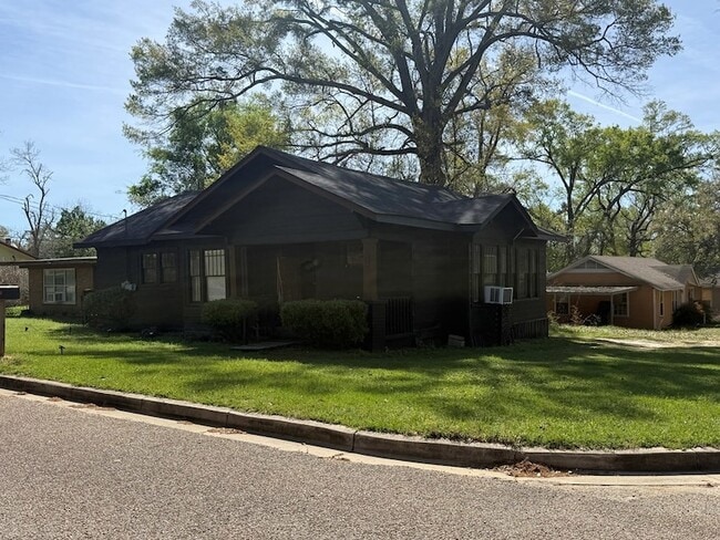 Building Photo - 469 Ogden St