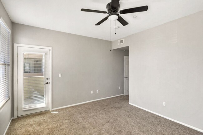 Building Photo - 3 Bedroom North Las Vegas Condo Convenient...