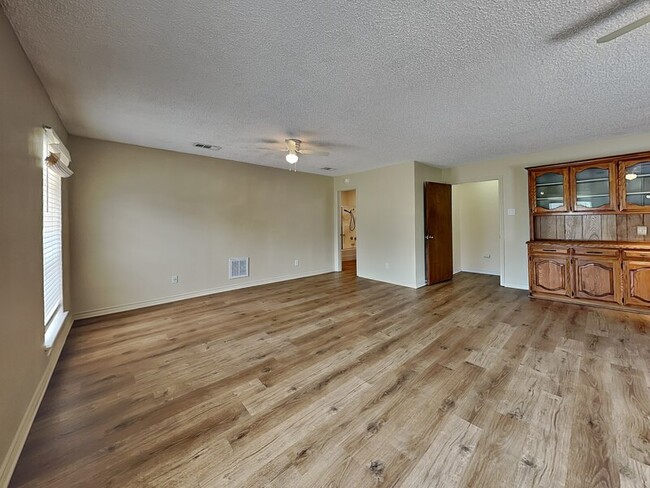 Building Photo - 205 Woodpark Ln