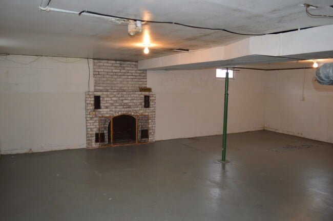 Building Photo - 21600 Heather Ave