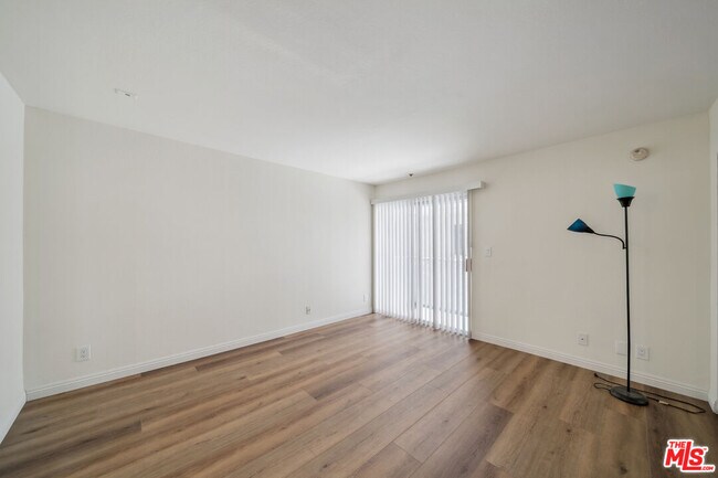 Building Photo - 870 Crenshaw Blvd