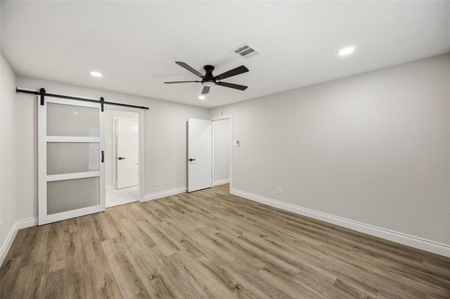 Building Photo - 5702 Old Lodge Dr