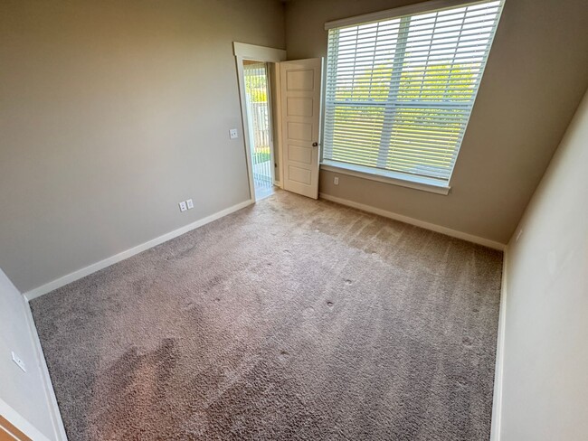 Building Photo - FOR LEASE- TOWNHOME IN LEBANON!