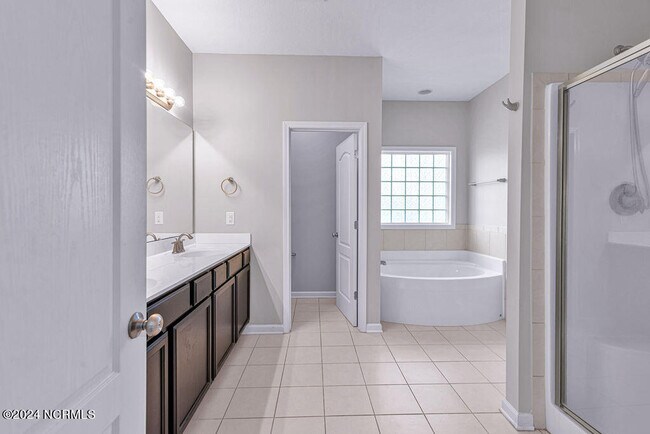 Building Photo - 402 Derrick Dr