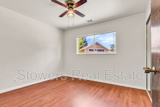 Building Photo - 275 Cameo Dr