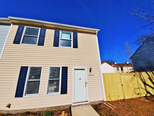Primary Photo - 3220 Clover Rd E