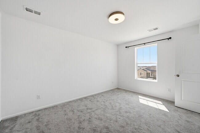 Building Photo - $2,840.95- 3-bed, 2.5 bath home in Aurora