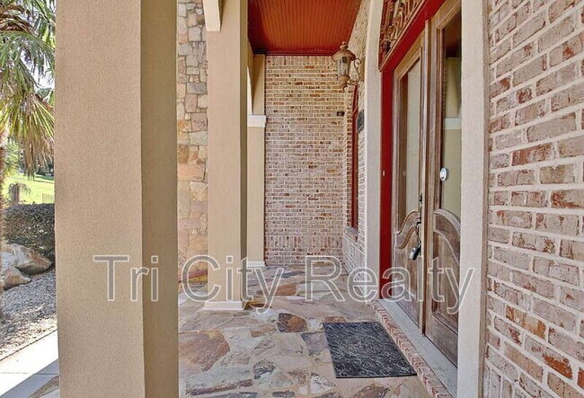 Building Photo - 250 Moss Creek Walk