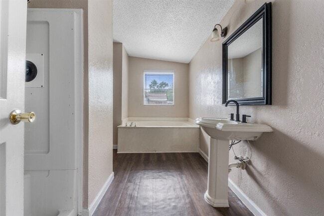 Building Photo - 15807 Cypress Garden Dr