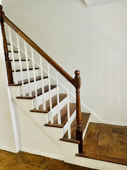 Building Photo - 243 W Post Rd