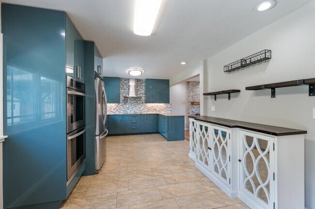 Building Photo - 3661 Slopeview Dr