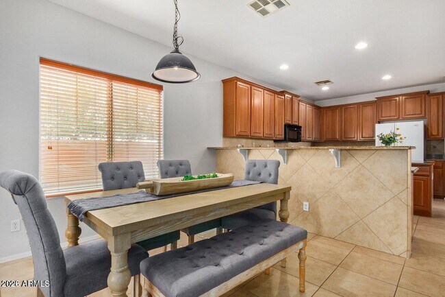 Building Photo - 939 E Sourwood Dr