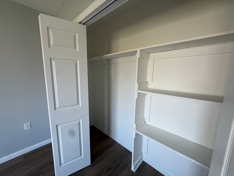 Building Photo - 13 Roosevelt Ave