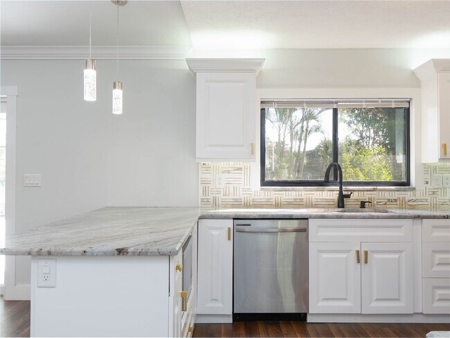 Building Photo - Country-Style Sarasota Living on a Full Acre - Pool Home with Oversized Workshop — Move-In Ready Now