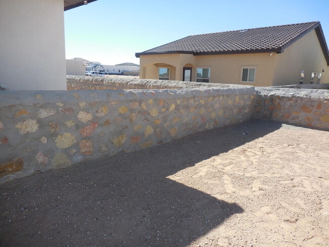 Building Photo - 963 Aircoupe Way